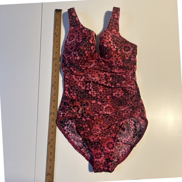 Miraclesuit One Piece Swimsuit Red Black Underwire Ruching Size 12 14* Flaw - Picture 10 of 10